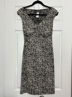 Vintage Late 90s City Triangles Black and Cream Floral Cap-Sleeve Dress